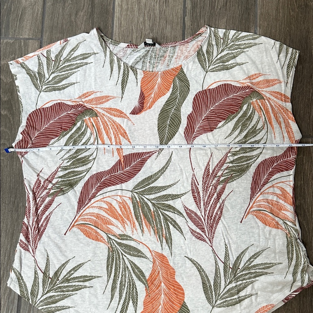 Orvis Multicolor Leaf Print Short Sleeve Top - Picture 3 of 7